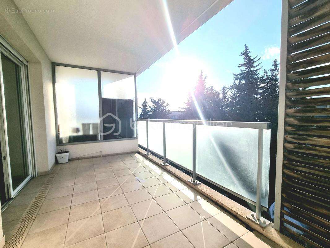 Exclu studio 30m2 -  terrasse - piscine parking ss-sol boxable - proche commodités - double vitrage - volets electriques - photo 4
