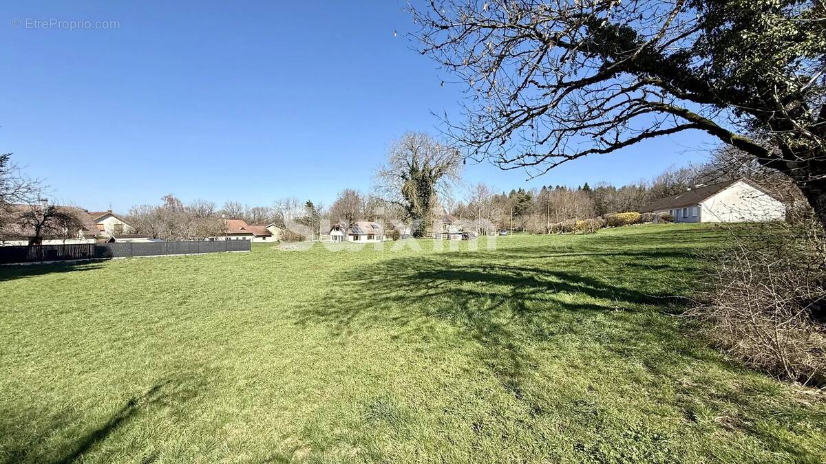 Terrain à SAINT-GERMAIN-EN-MONTAGNE