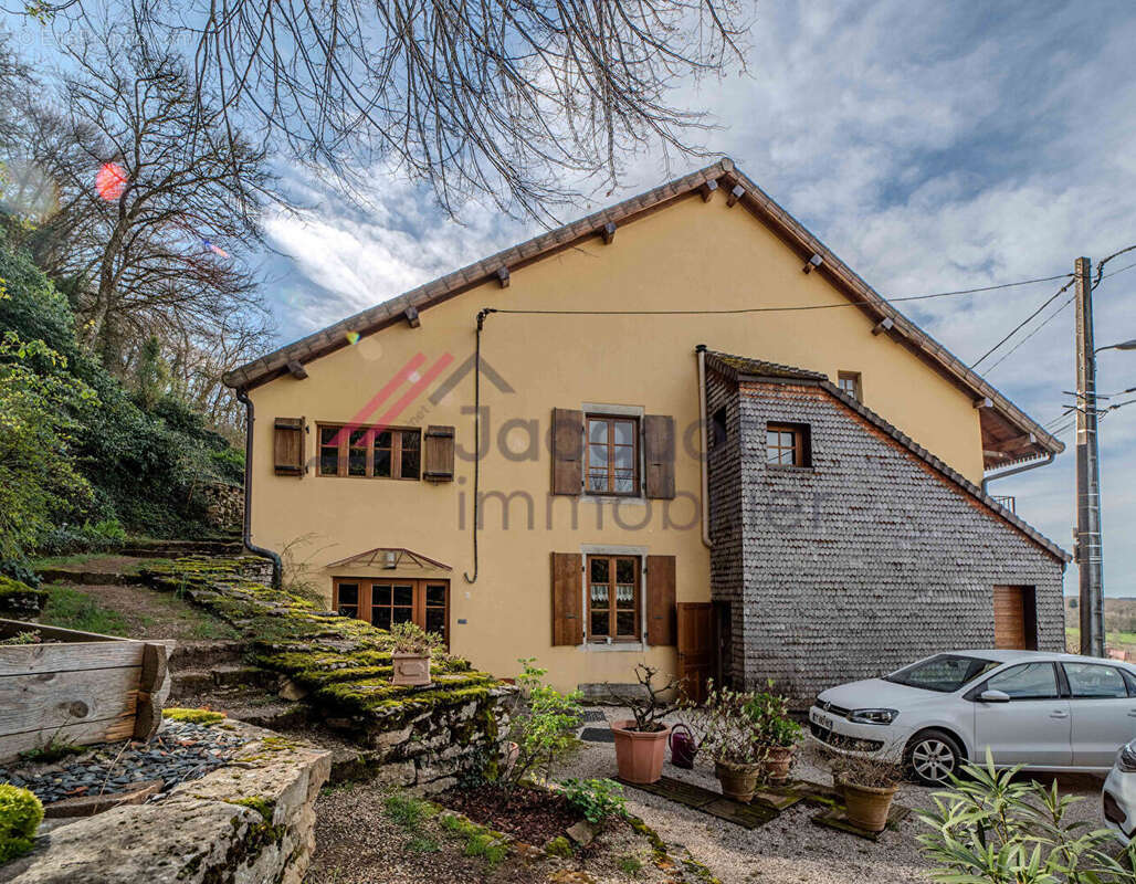 Maison à LONS-LE-SAUNIER