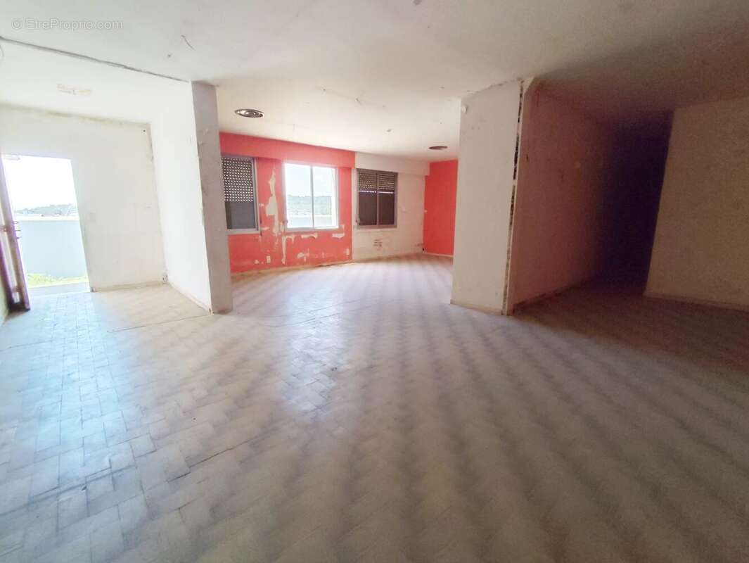 Commerce à SAINT-MAURICE-DE-CAZEVIEILLE