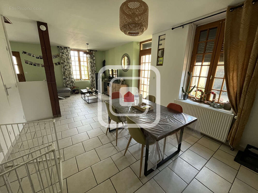 Maison à BOURG-ET-COMIN