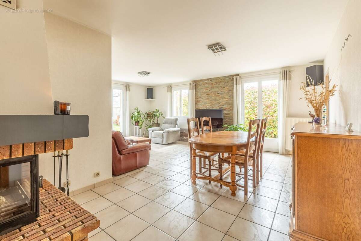 Maison à SAINT-BEAUZIRE