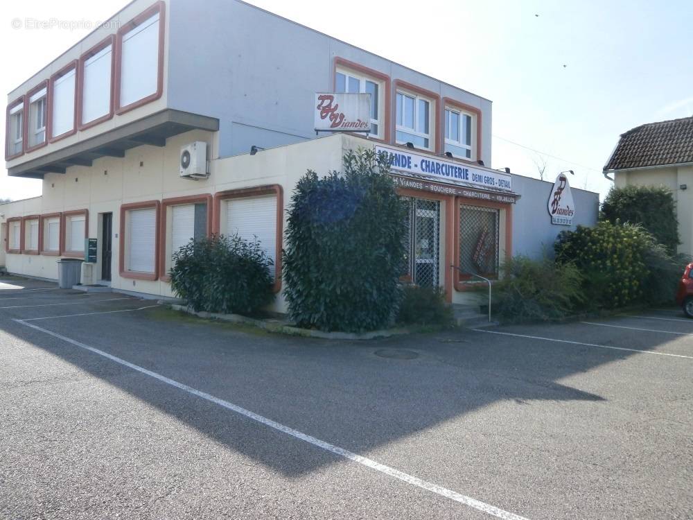 Commerce à MIRECOURT