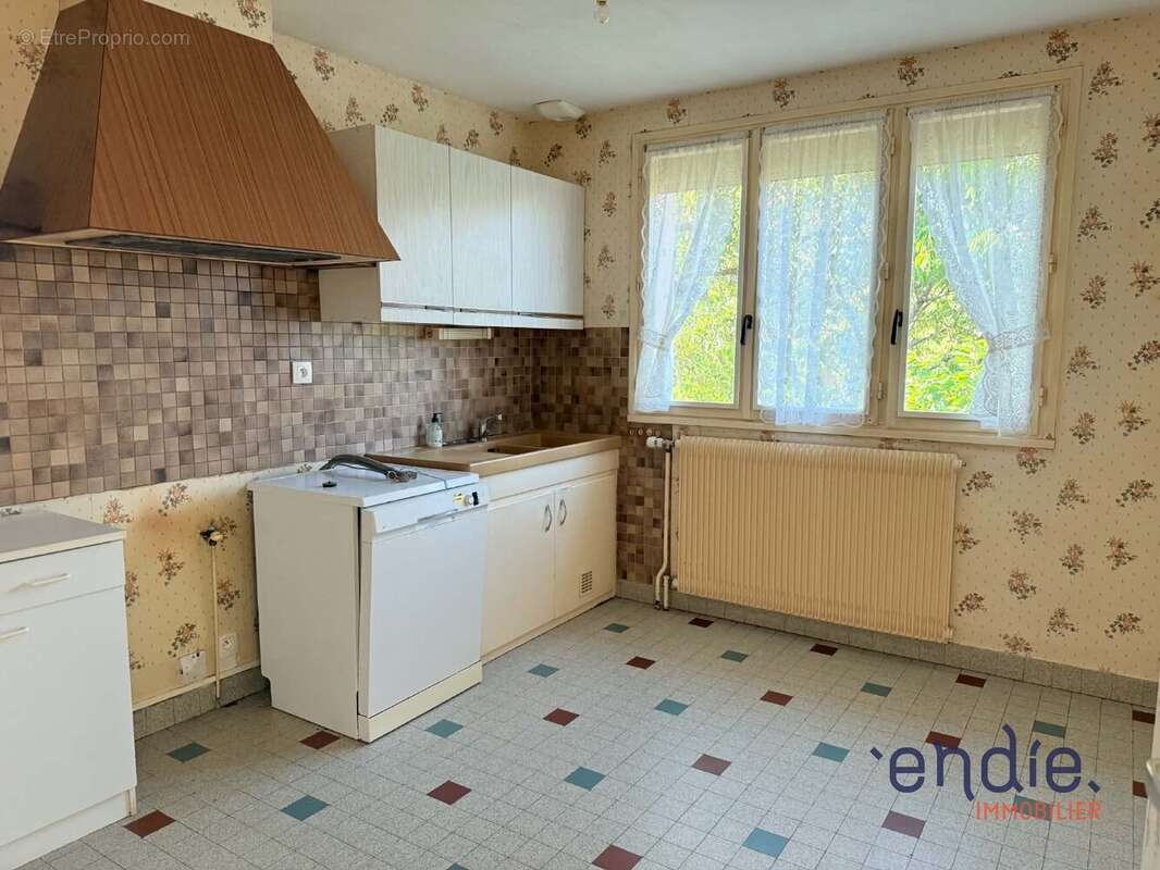 Maison 114 m² à Bourbon-Lancy  - photo 6