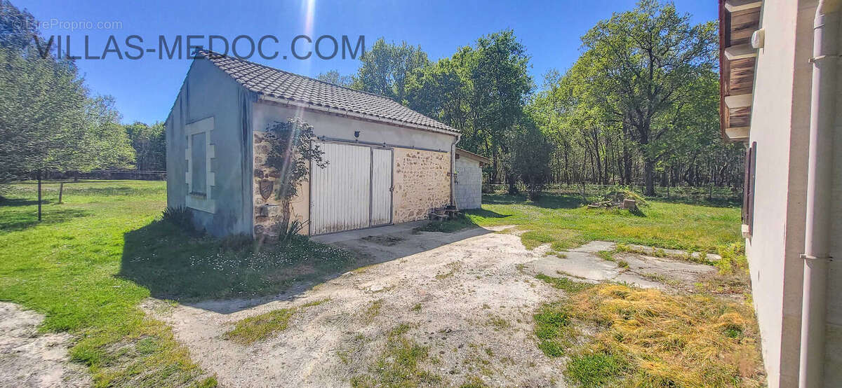 Maison à VENDAYS-MONTALIVET