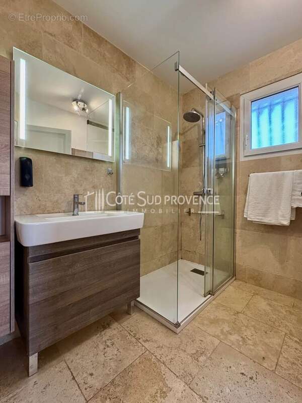 Maison à PERNES-LES-FONTAINES