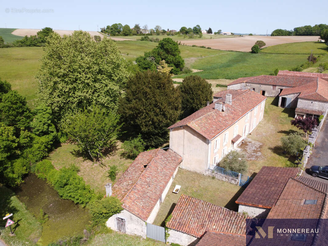Ancienne ferme nombreuses dépendances sources et lavoir - photo 18