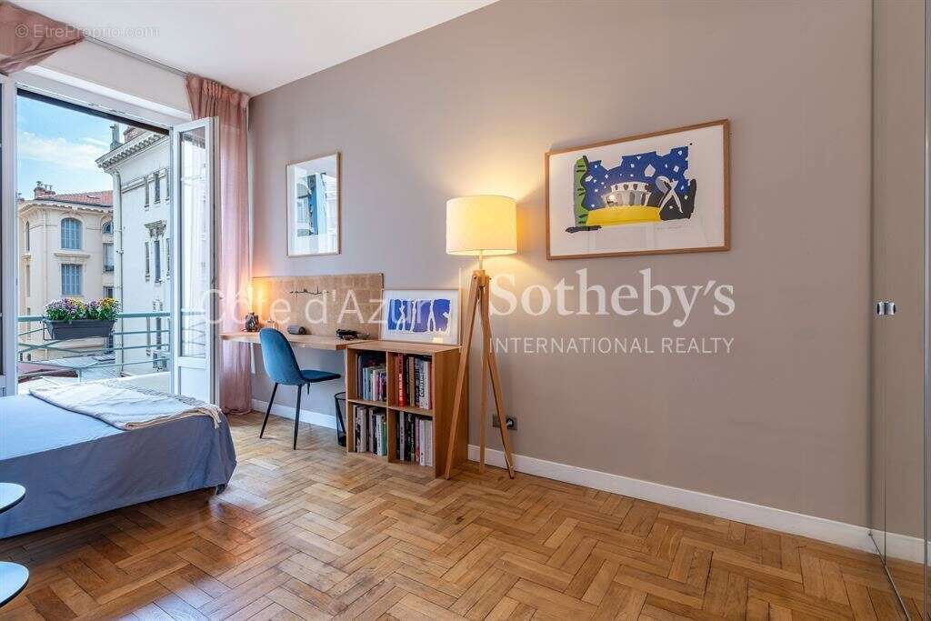Appartement bourgeois rénové dans un immeuble d'architecte au cœur de Nice - photo 18