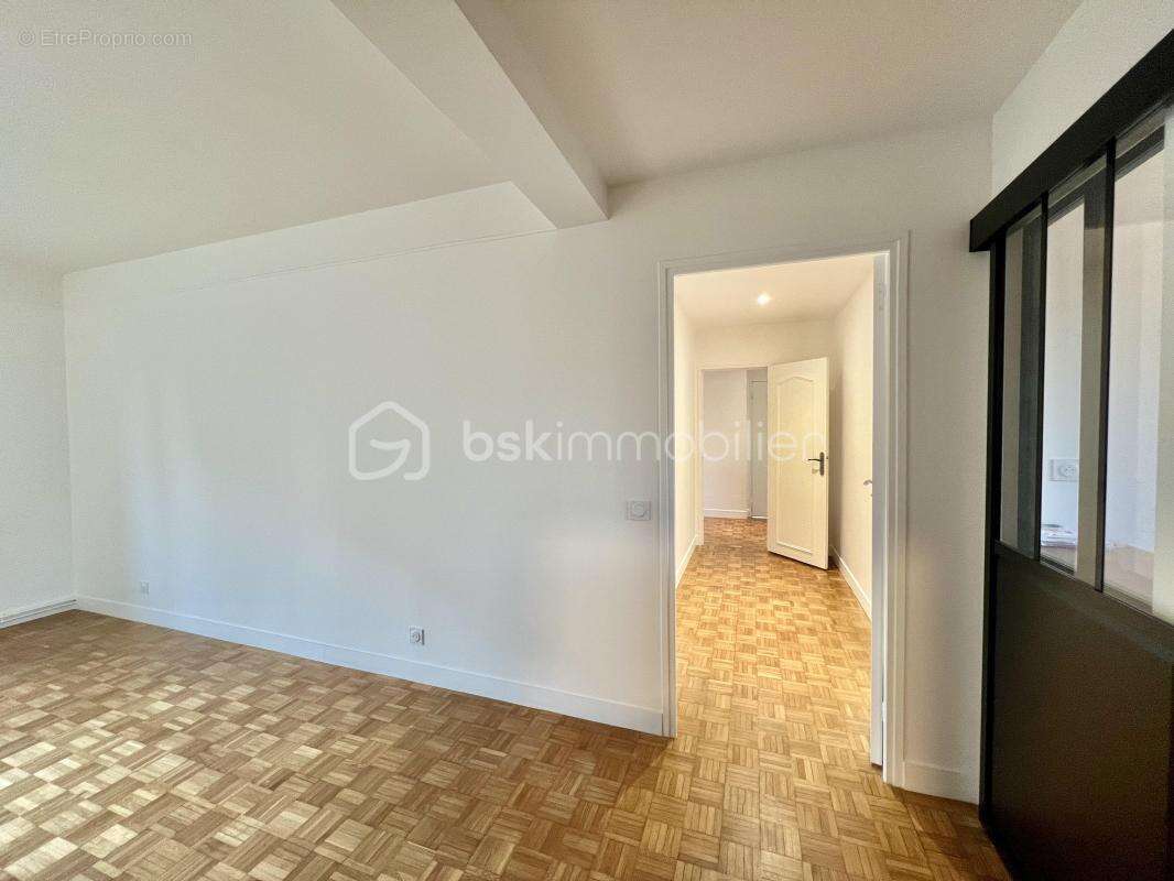 Appartement à VILLE-D'AVRAY