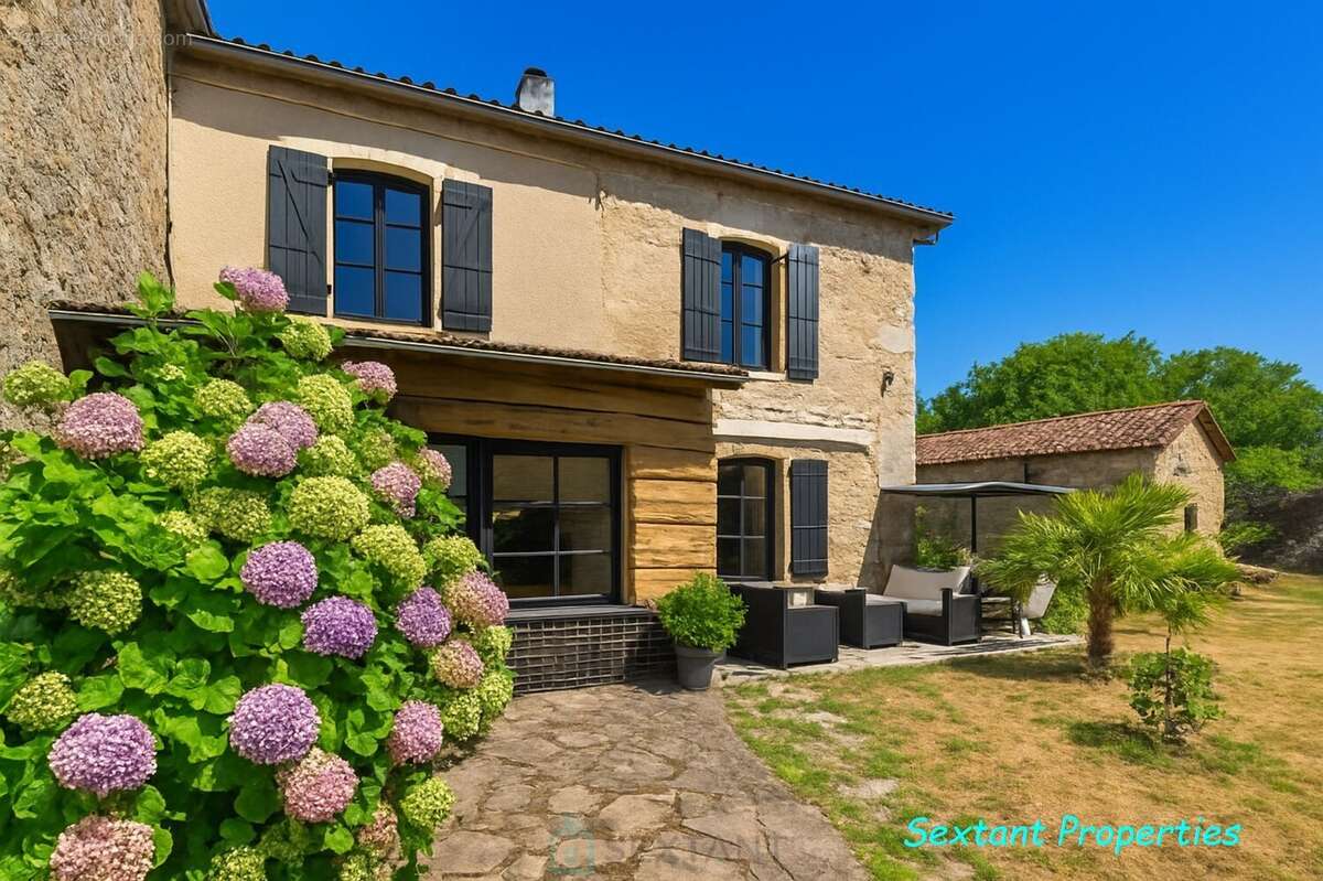 Maison à PIEGUT-PLUVIERS