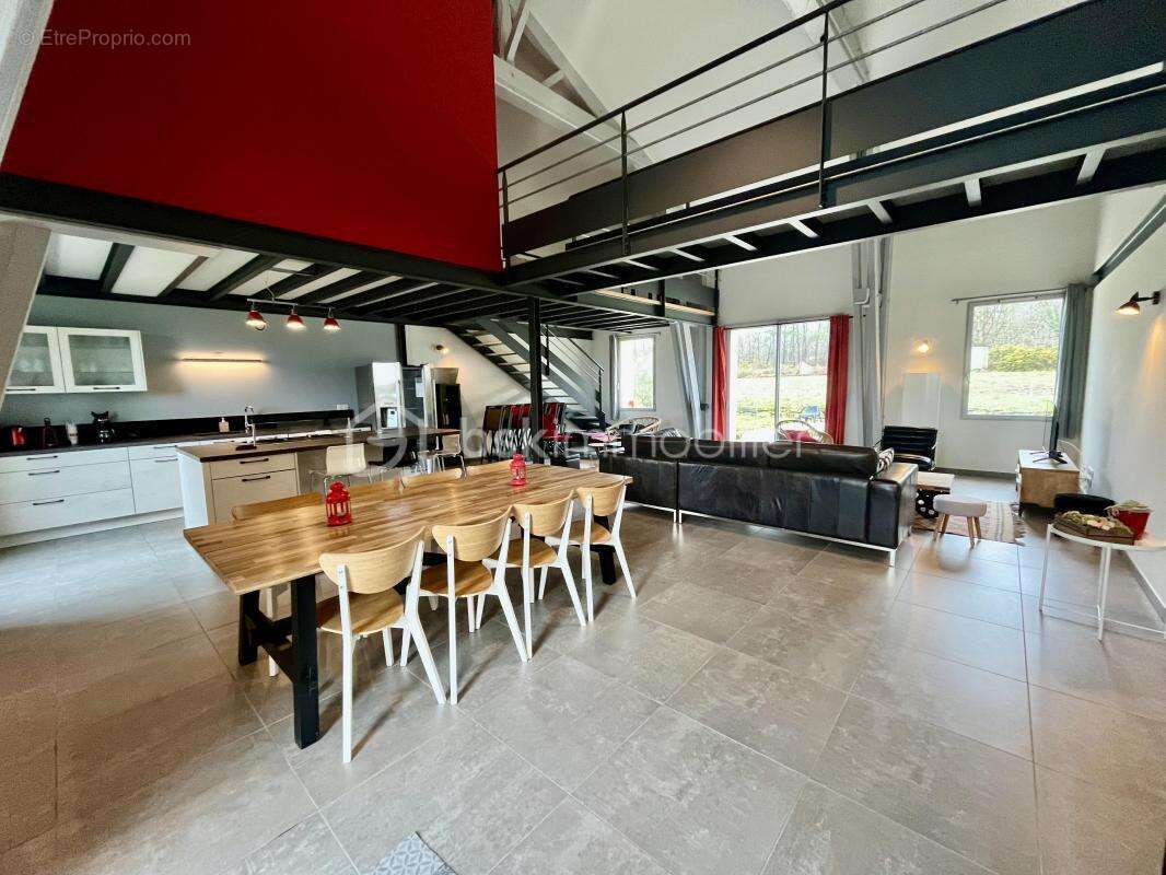 Maison à MONTPEYROUX