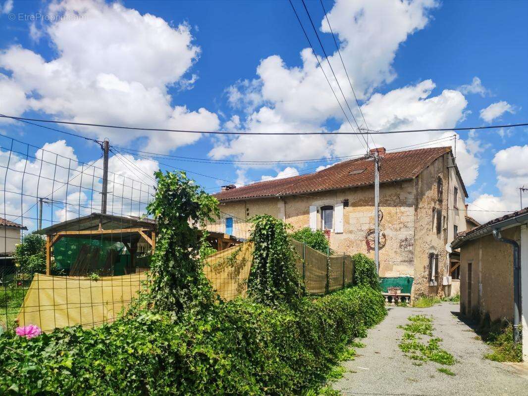 Maison à SAINT-LEON-SUR-L'ISLE