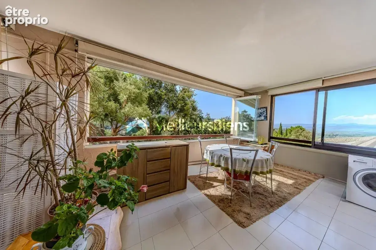 Appartement 2 pièces 64 m² · à Roquebrune-sur-Argens · 64 m² · 255 000 €
