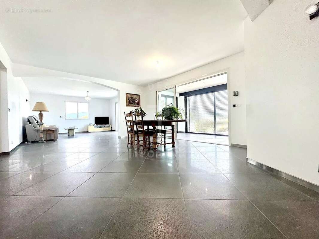 Villa contemporaine sur les hauteurs de Rumilly À vendre - photo 5