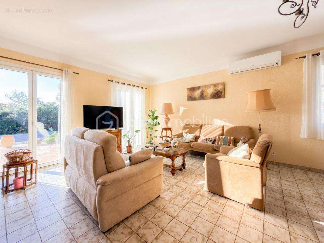 Maison à SAINT-CHAMAS