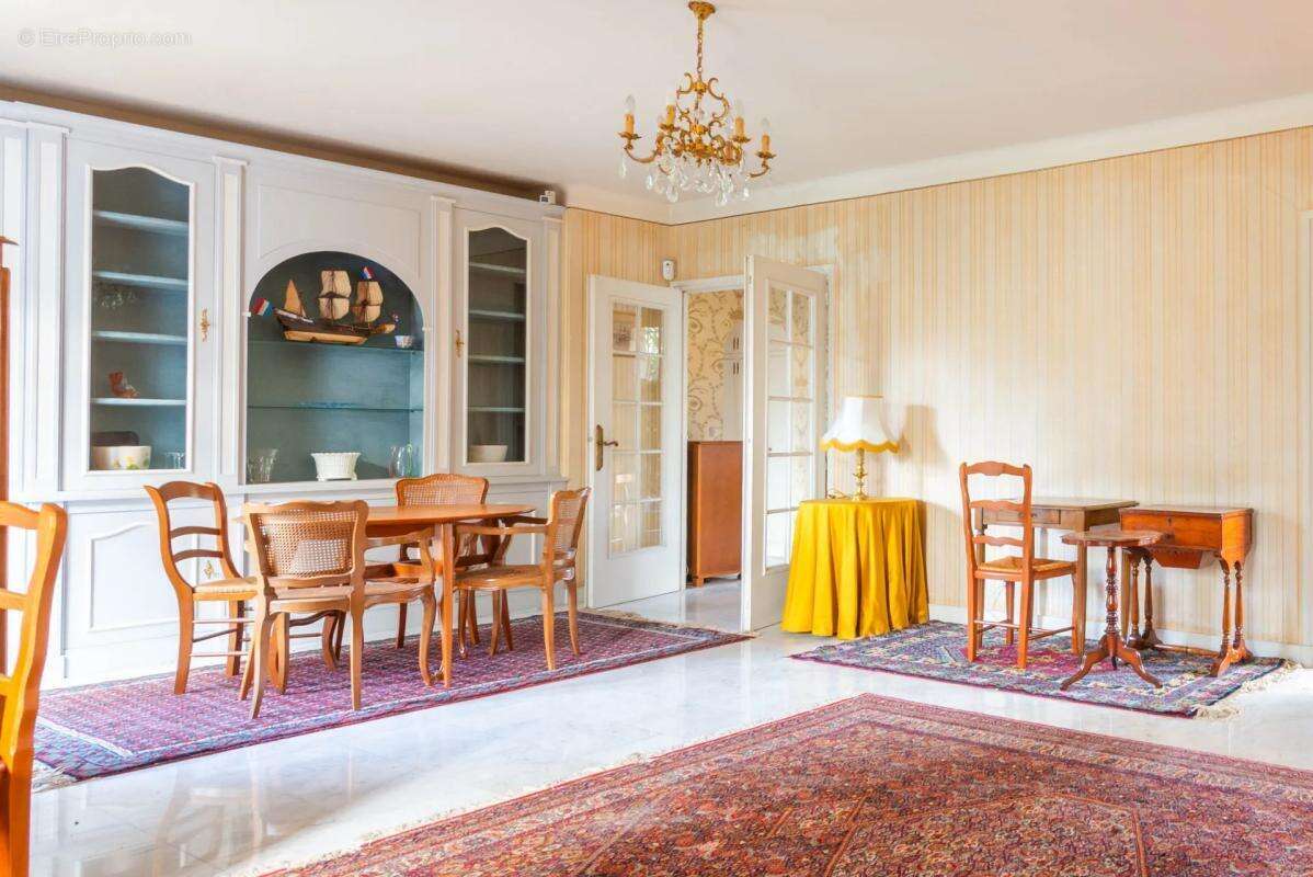 Maison à L'HAY-LES-ROSES