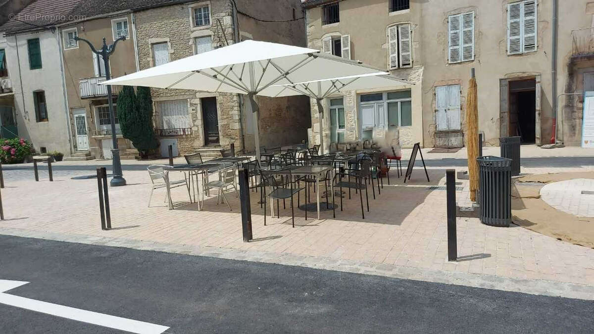 Commerce à MERCUREY