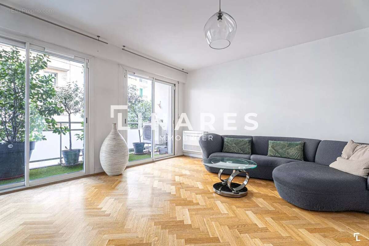 LE  SEDUISANT - Appartement T3 de 85m2  - Terrasse - Cave - 13008 - photo 2