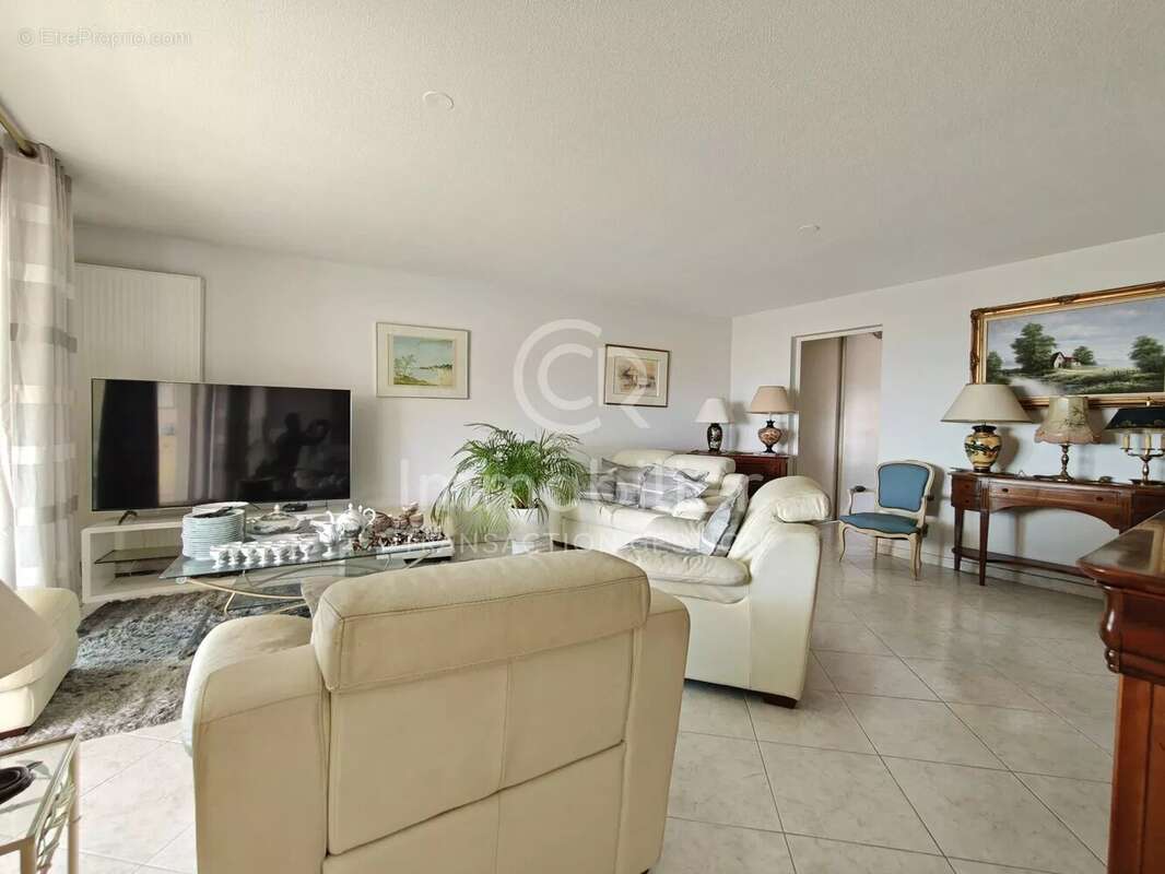 T4 83.63 m² vue mer etage eleve grand garage - photo 5