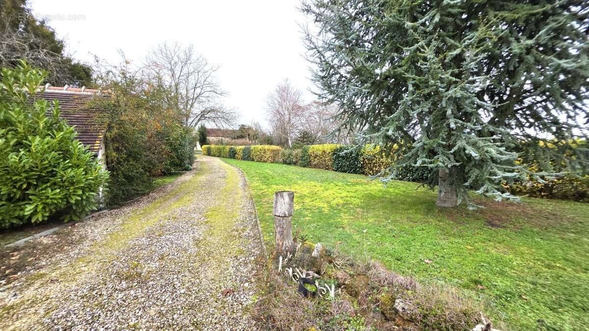 Maison à MEZIERES-EN-BRENNE