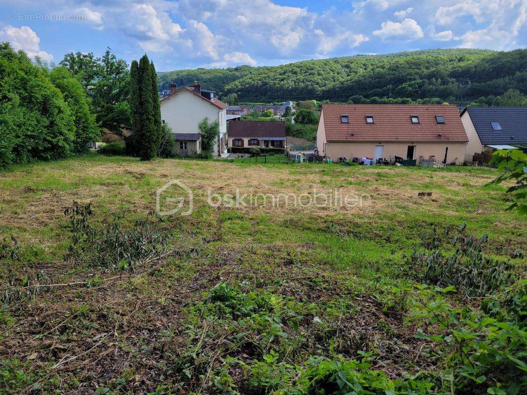 Terrain constructible de 898m2– Exposition plein Sud – Bogny-sur-Meuse (Levrézy) - photo 2