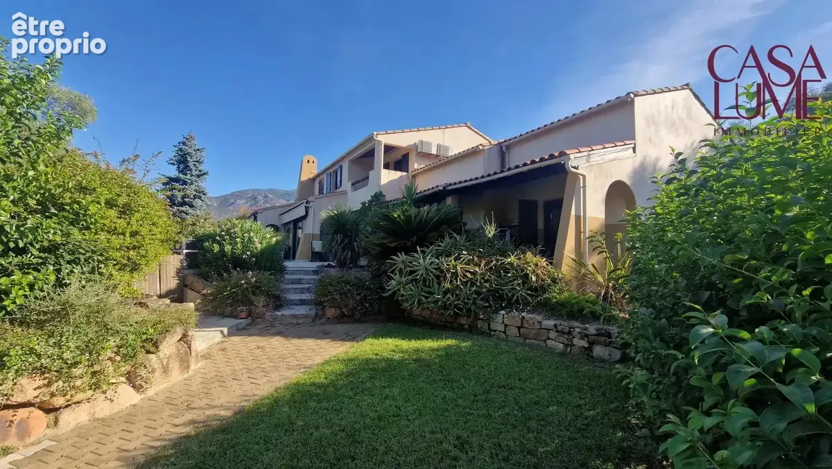 Villa F6 + F2/3 avec piscine et 4200 m² de terrain - photo 5