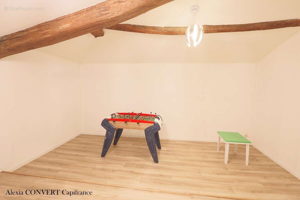Ferme Rénovée à vendre 6 pièces 249m² SAINT DENIS LES BOURG (01) - photo 13