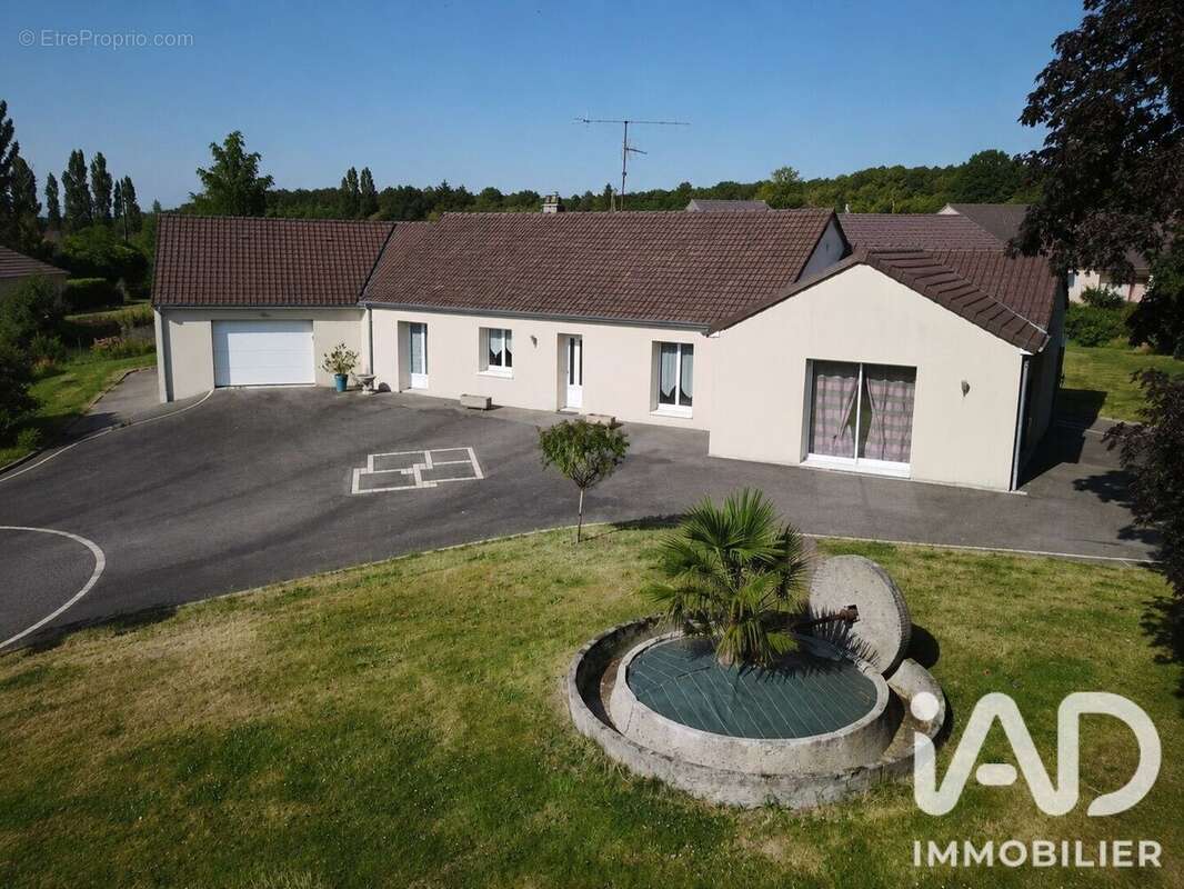 Maison 115 m² à Chalons-Du-Maine  - photo 2