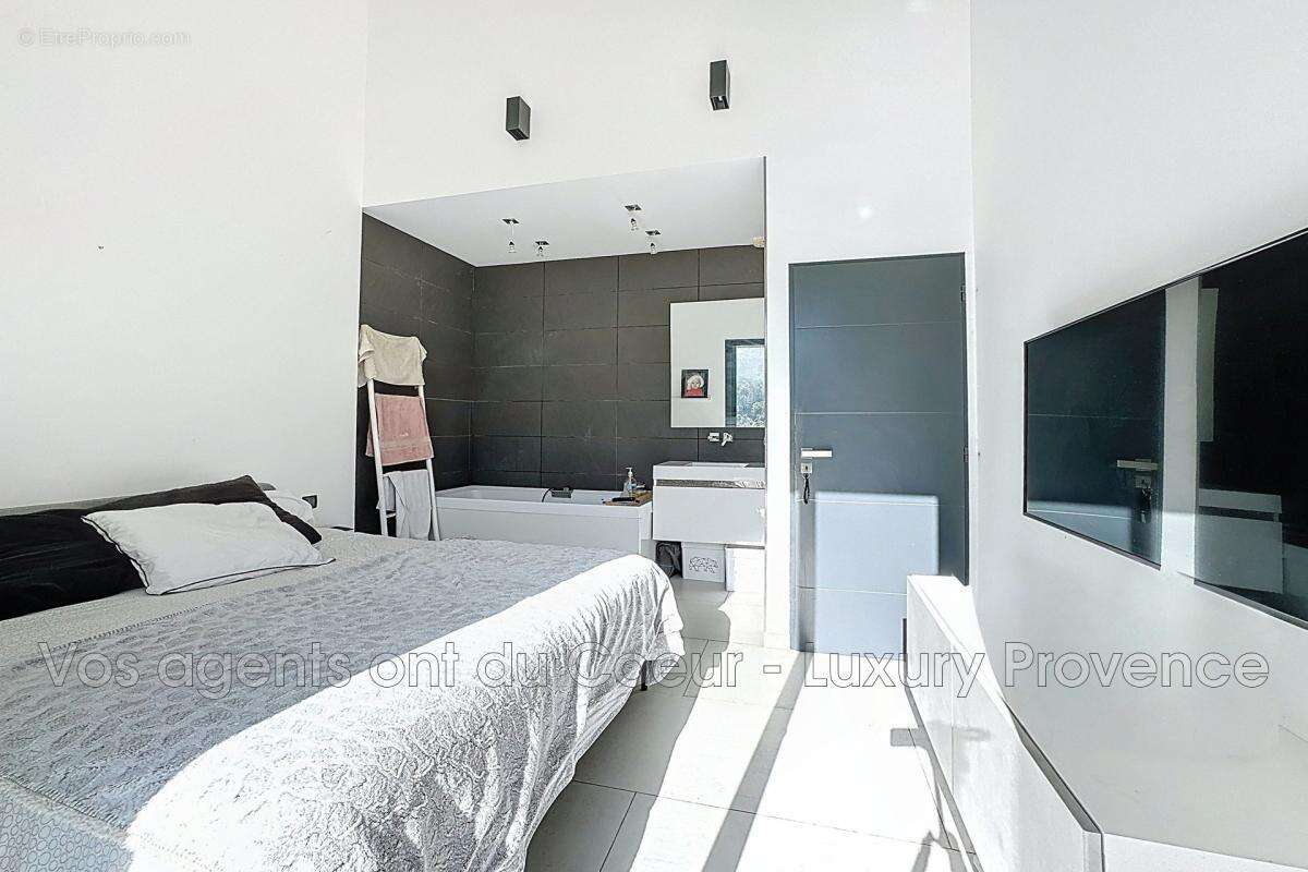 Maison à VAUVENARGUES