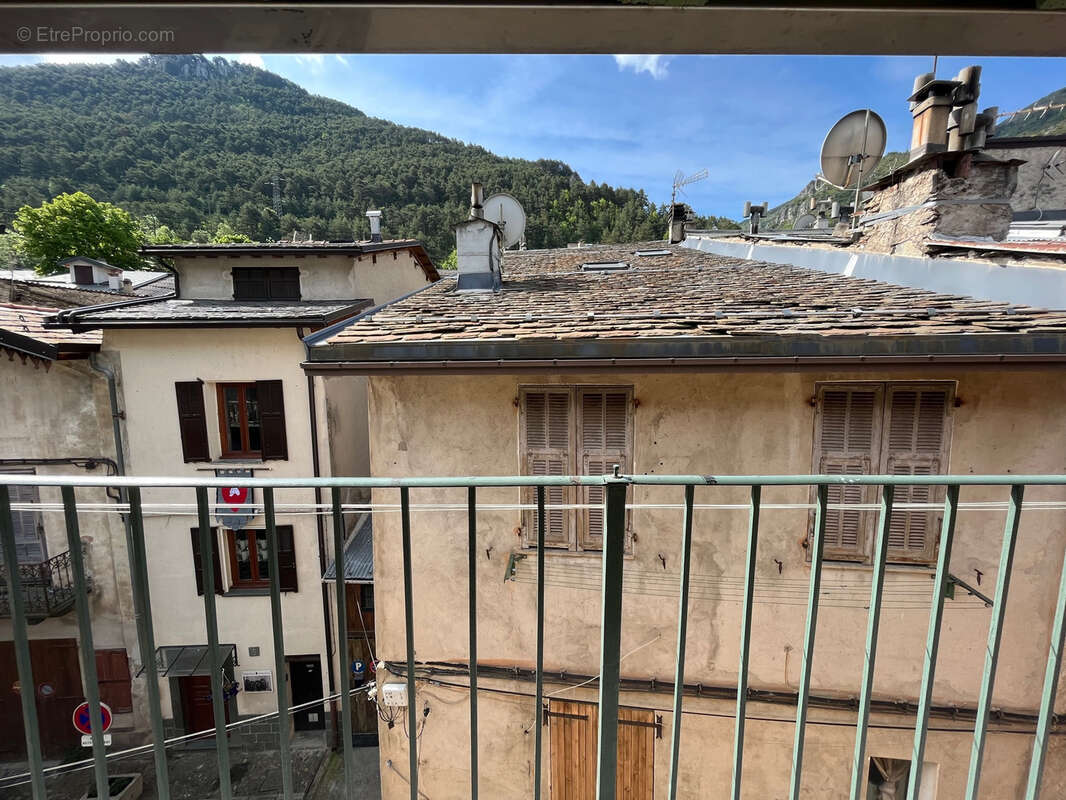 maison de village divisée en 3 appartements + grande cave - photo 4