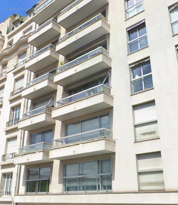 Appartement à PARIS-16E