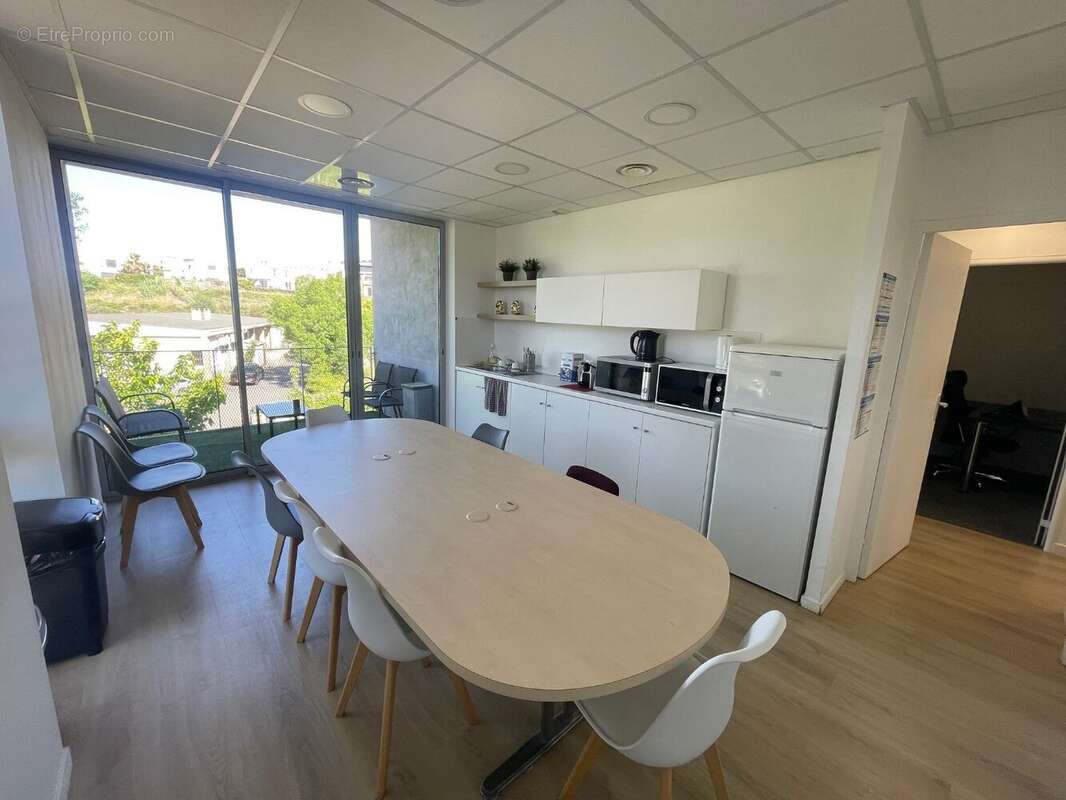 Commerce à PRADES-LE-LEZ