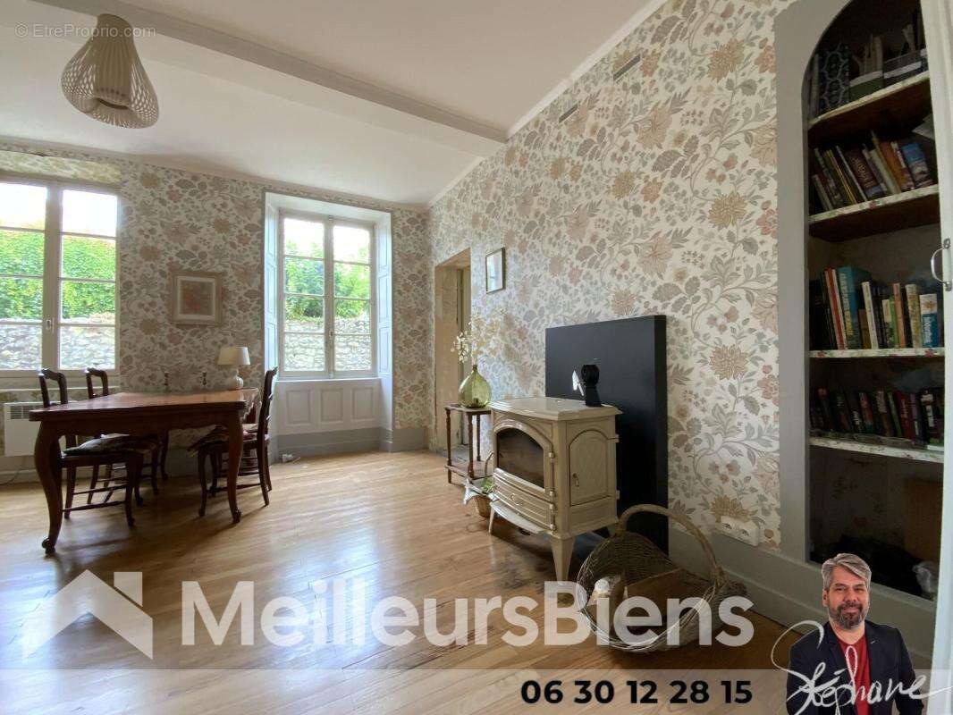 Maison en pierre en plein centre ville de Montendre - photo 3