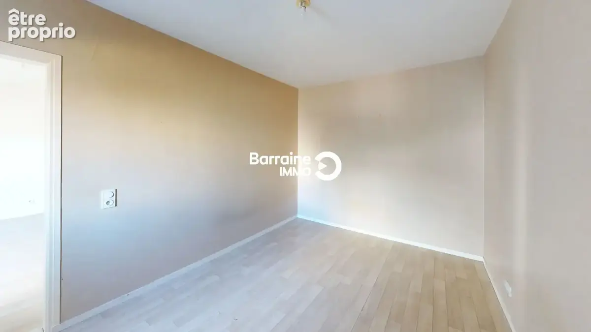 A vendre - lorient  centre ville - appartement recent de type 3 de 55m² avec balcon et garage - photo 17
