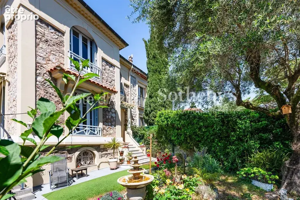 Rare, Nice quartier des Poètes, maison avec jardin, garage et fort potentiel locatif. - photo 6