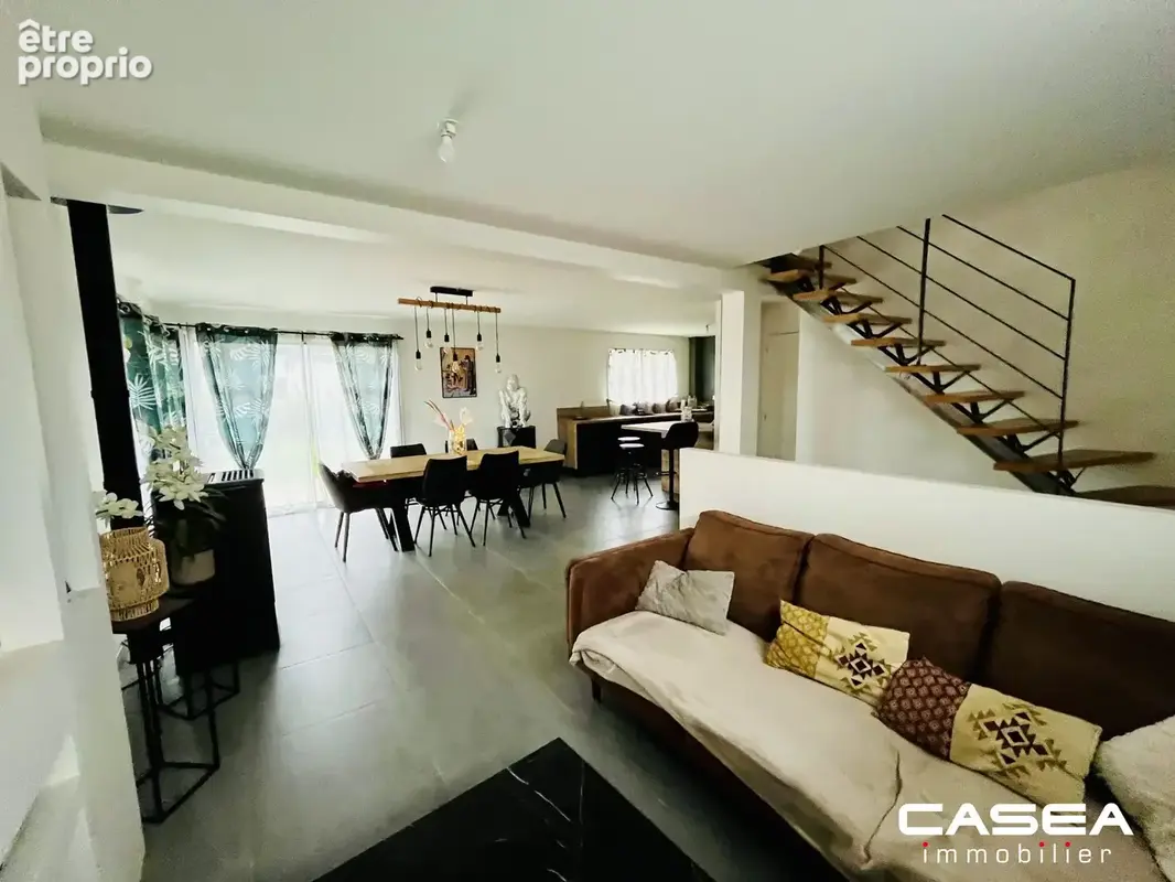Maison 5 pièces 121 m² à vendre à Ergue-Gaberic (29500) - photo 3