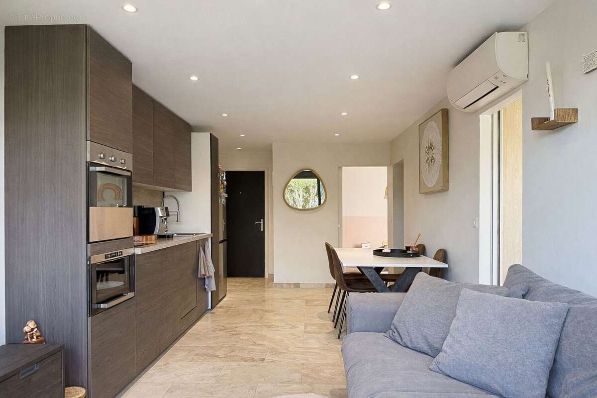 Appartement à MANDELIEU-LA-NAPOULE
