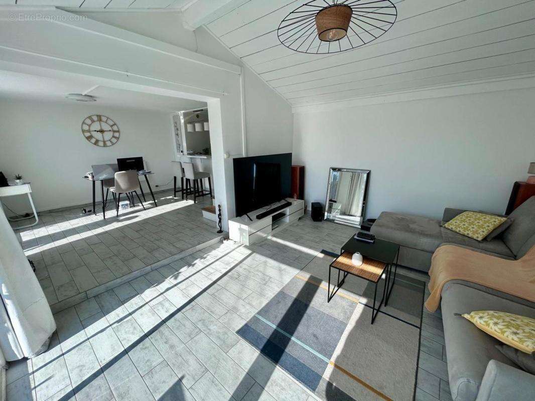 Appartement à COGOLIN