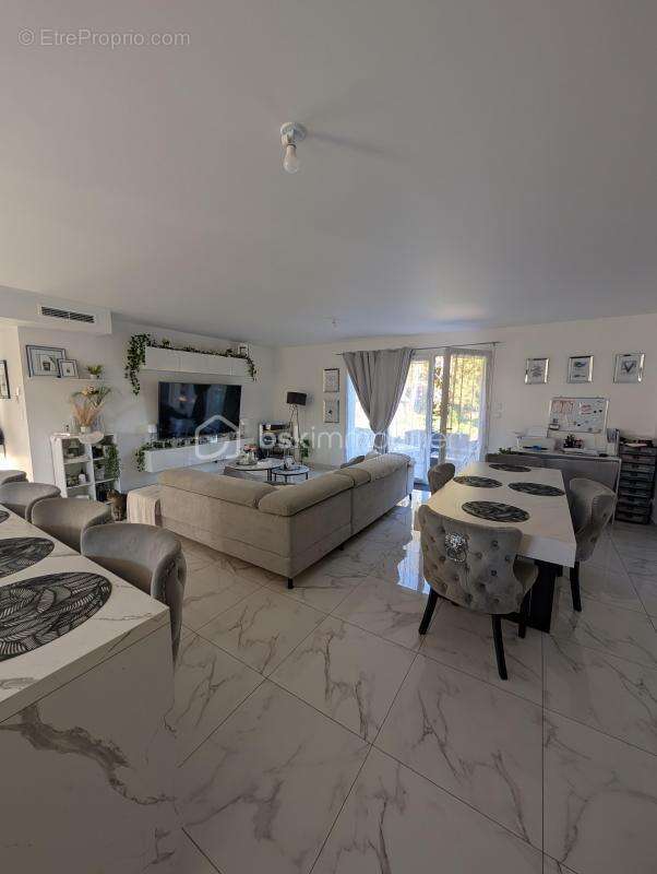 Maison à SAINT-YZAN-DE-SOUDIAC