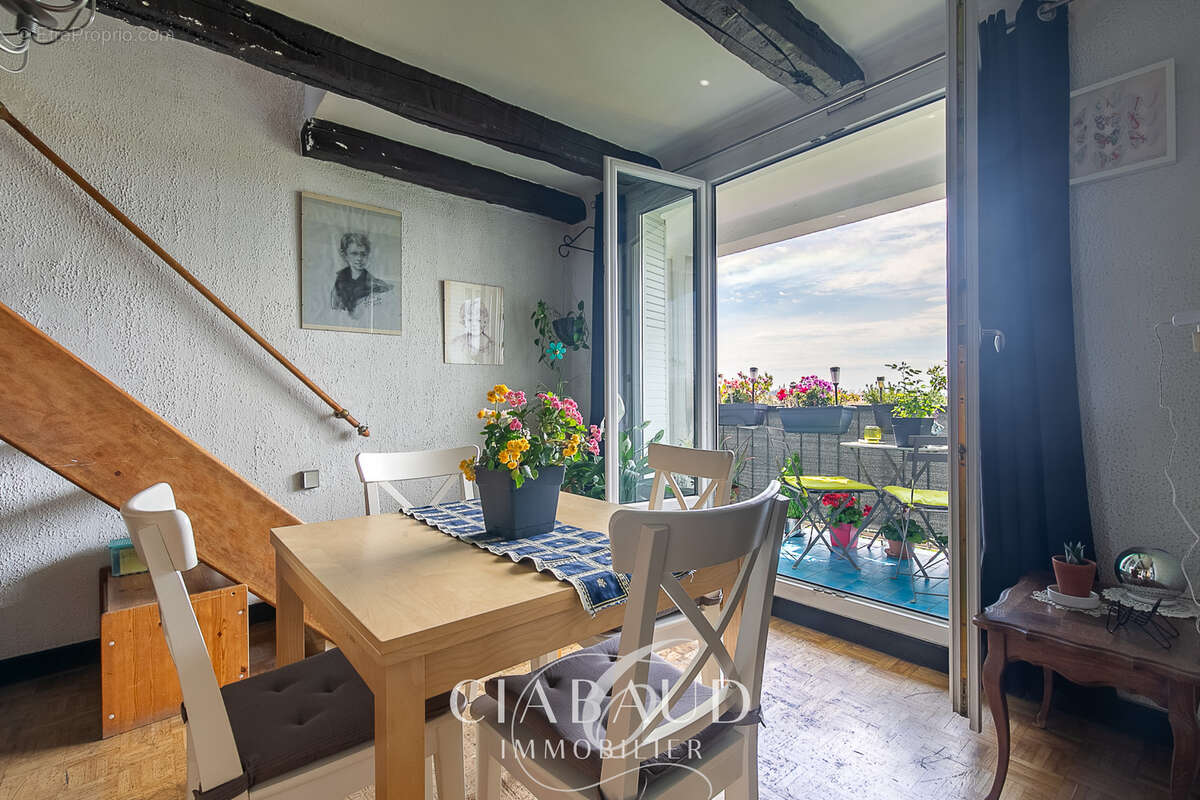 Appartement à MARSEILLE-4E
