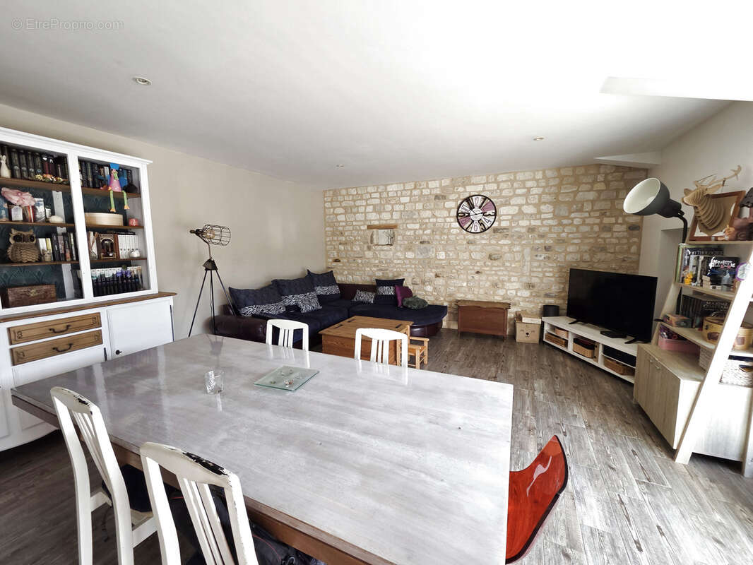 Maison à TRIAC-LAUTRAIT