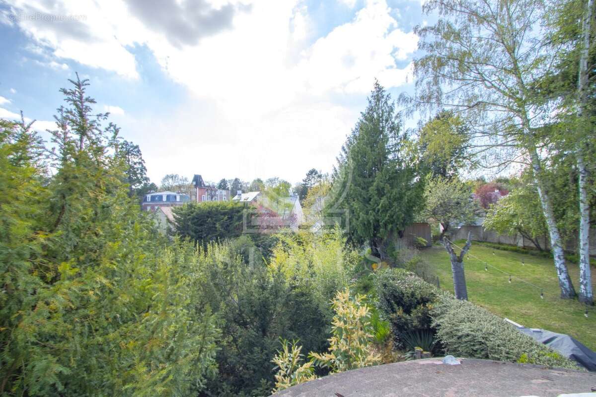 Terrain 590 m² à Vaucresson  - photo 3