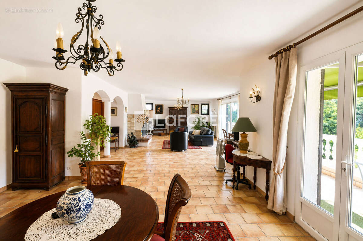 Maison familiale de 303 m² Piscine Dépendances  Secteur recherché - photo 4
