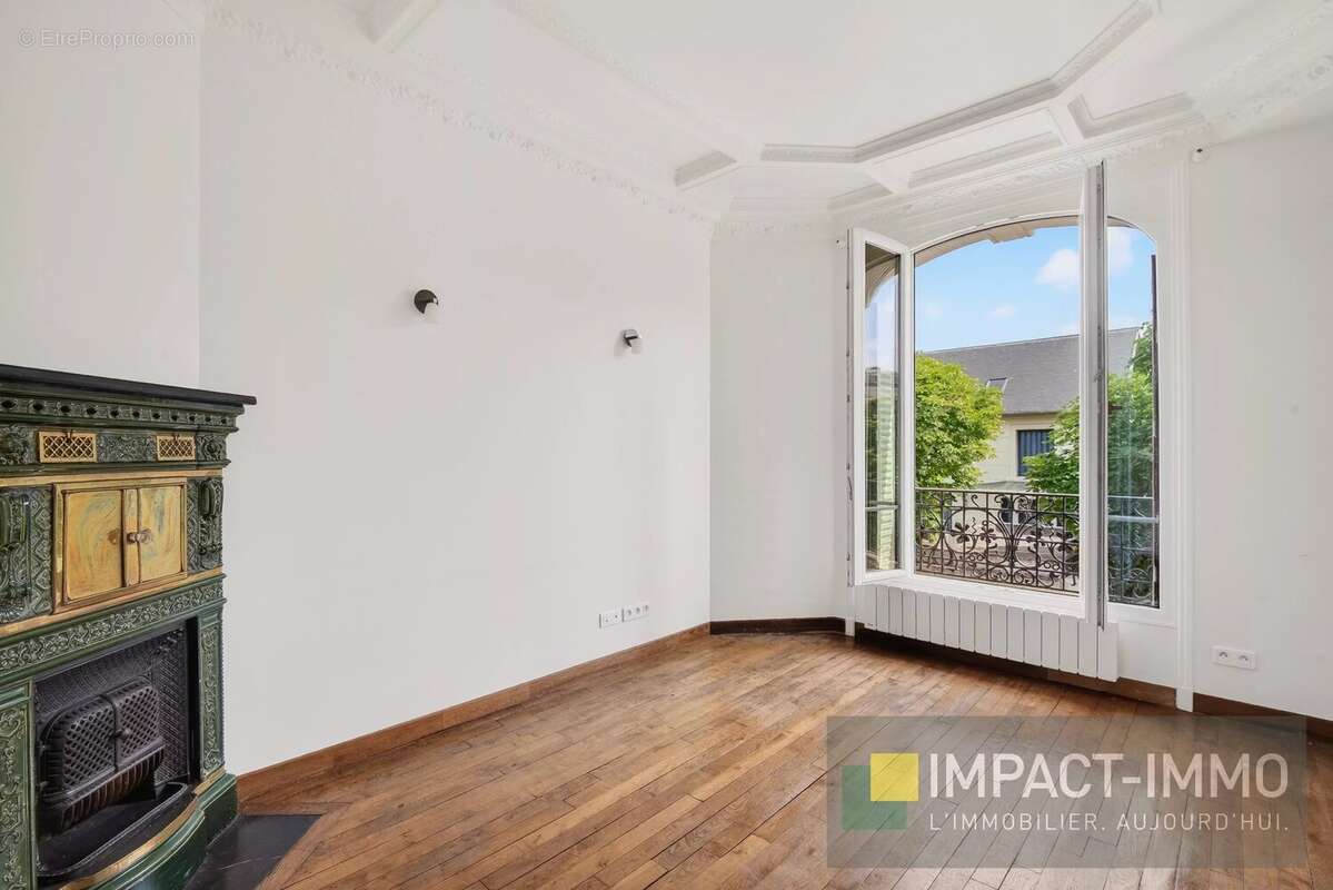 Appartement à COURBEVOIE