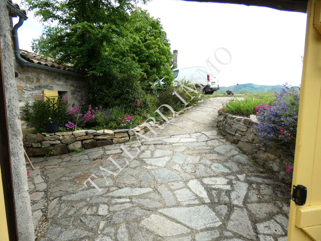 Maison à LARAGNE-MONTEGLIN