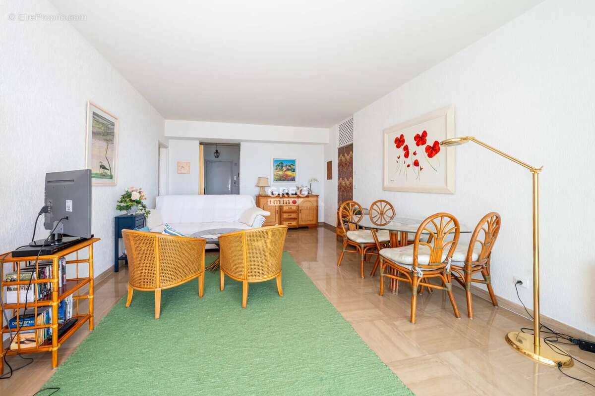 Appartement à VILLENEUVE-LOUBET