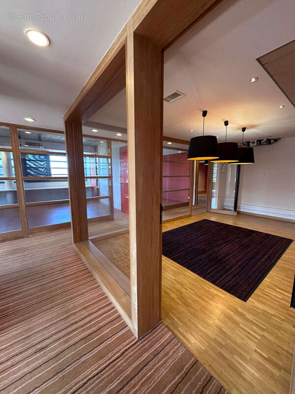 Espace Affaires Premium : Bureaux de plus de 200m2 + stationnements. - photo 2