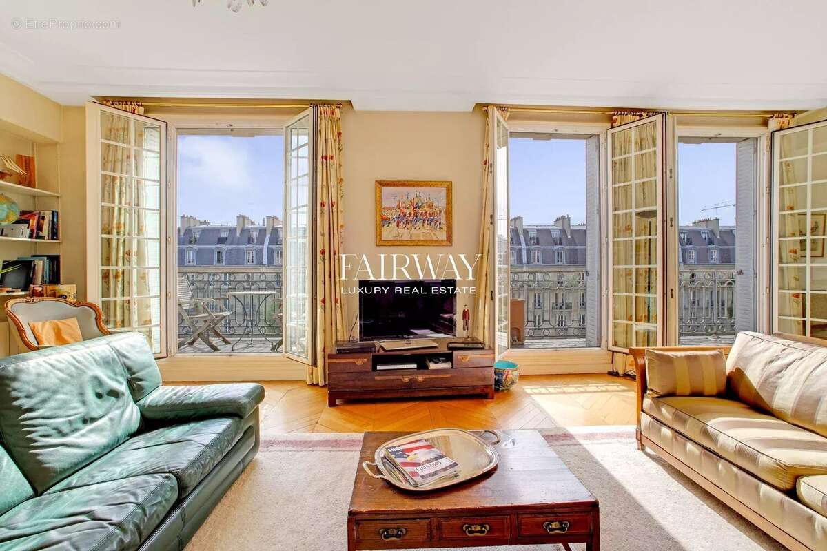 Appartement à PARIS-17E