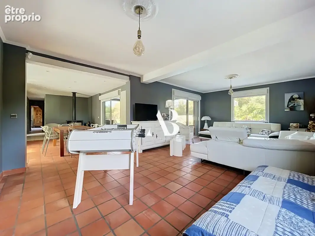 maison familiale 8 pièces 189,7 m2 sur un terrain avec piscine de 1540 m2 - photo 5