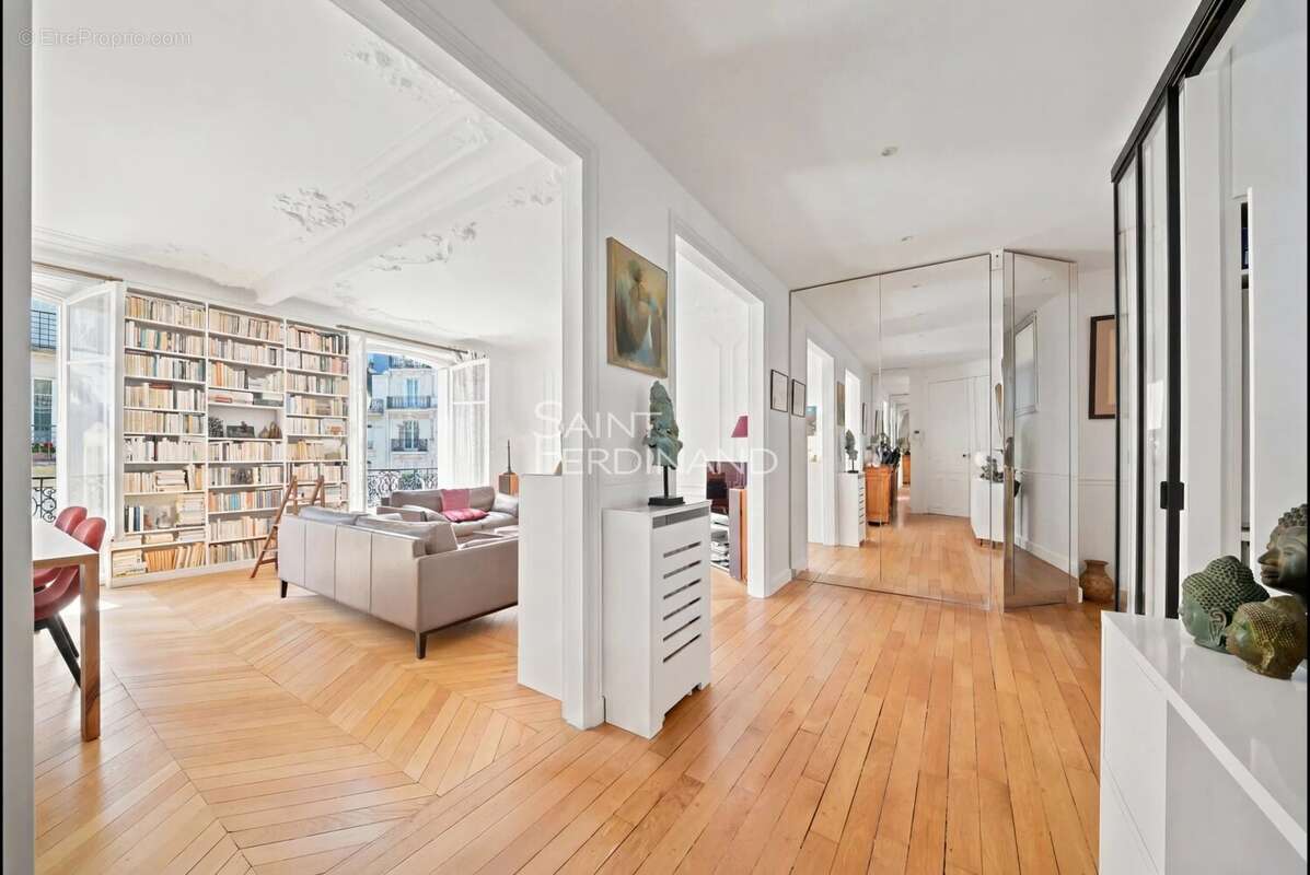 Appartement à PARIS-17E